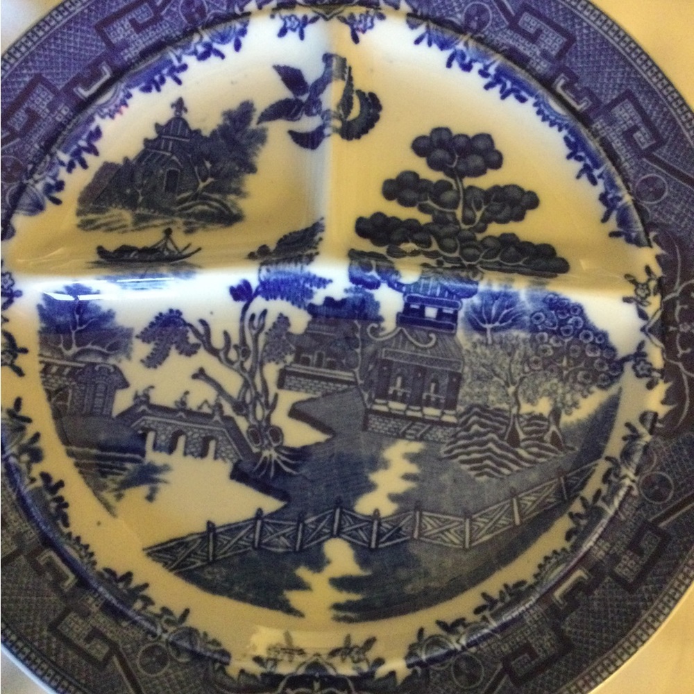 IDEAL GRILLE PLATE BLUE WILLOW PATTERN (like) MADE IN USA 10” PORTIONED PLATE